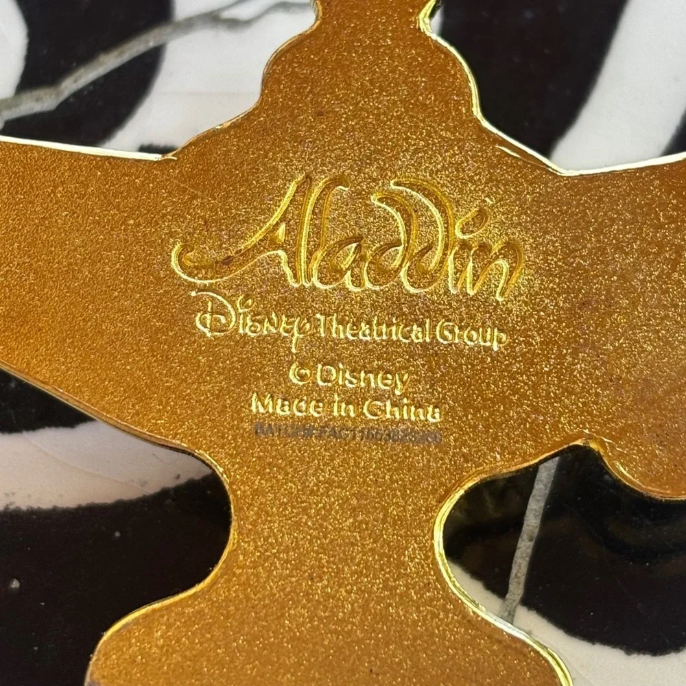 Disney Aladdin Theatrical Group Gold Genie Lamp Broadway Musical Souvenir